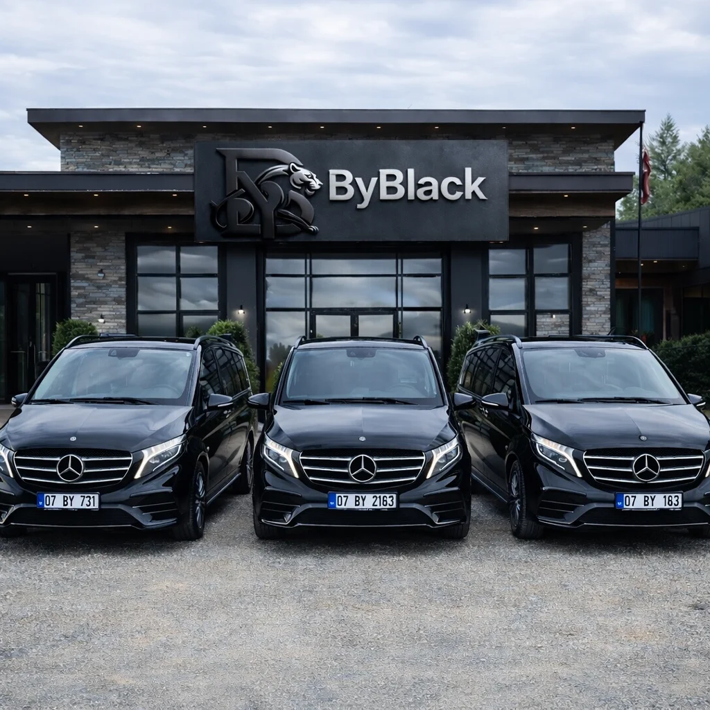 ByBlack VIP Transfer Filosu ByBlack VIP Transfer Antalya ofisi önünde Mercedes Vito filosu